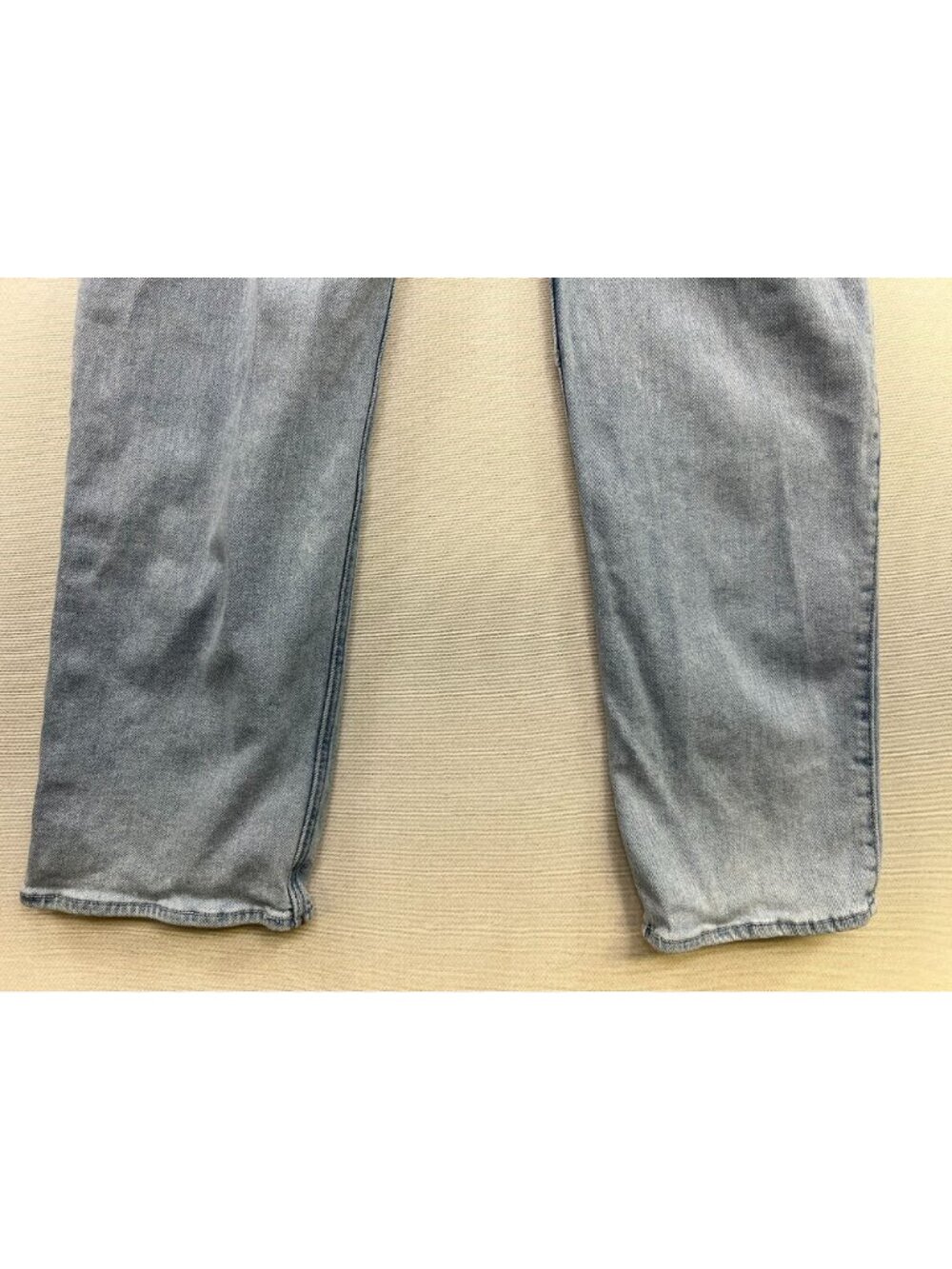 Hollister Women's Curvy Ultra High-Rise Dad Jeans Denim Size 3R Blue Light Wash - Picture 10 of 11